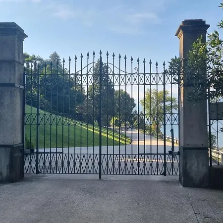 La Dell'artista Swimming Pool And Air Conditioning Apartman