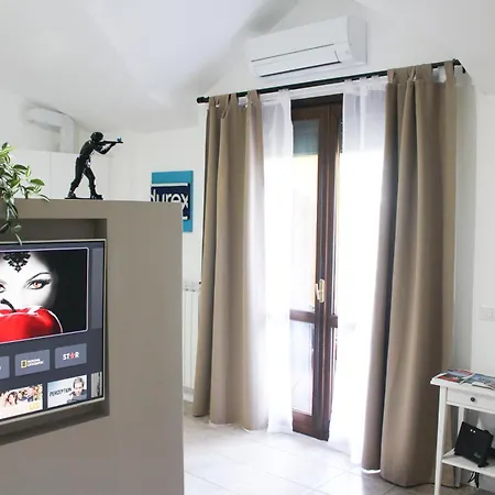 La Dell'artista Swimming Pool And Air Conditioning Stresa