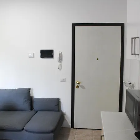 La Dell'artista Swimming Pool And Air Conditioning