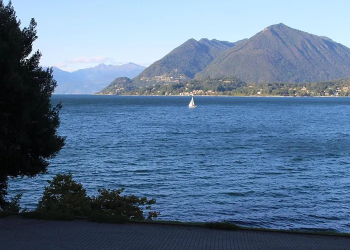 La Dell'artista Swimming Pool And Air Conditioning