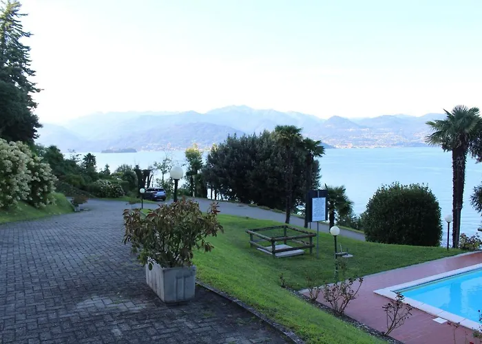 La Dell'artista Swimming Pool And Air Conditioning