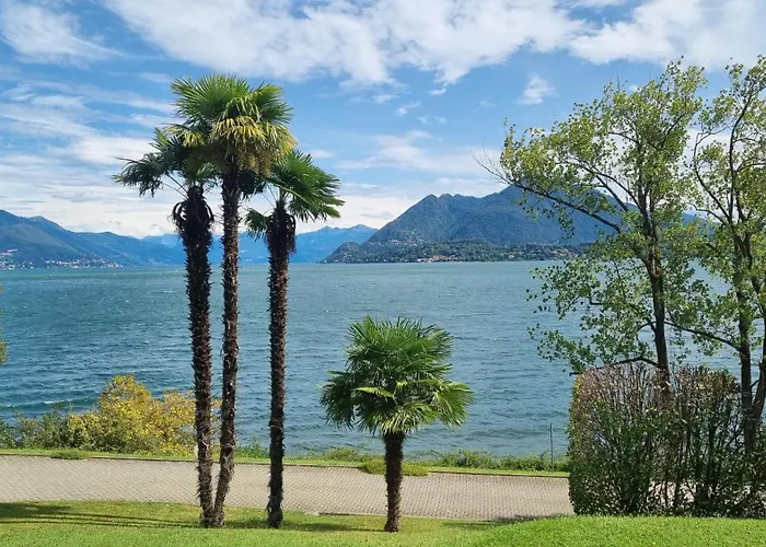 La Dell'artista Swimming Pool And Air Conditioning *