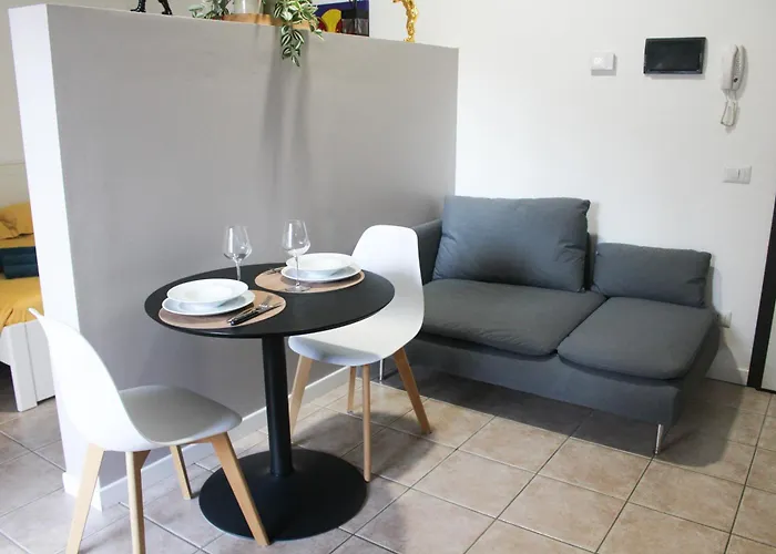 La Dell'artista Swimming Pool And Air Conditioning *