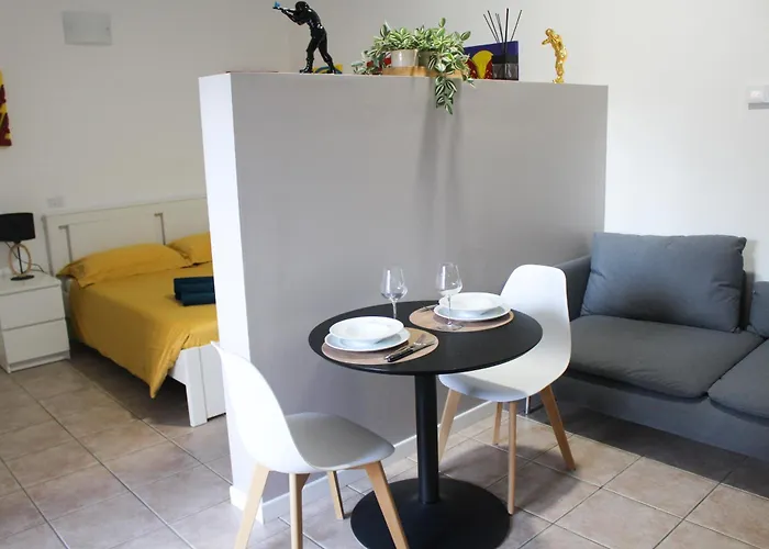 La Dell'artista Swimming Pool And Air Conditioning *