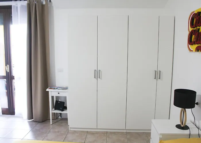 La Dell'artista Swimming Pool And Air Conditioning Apartment